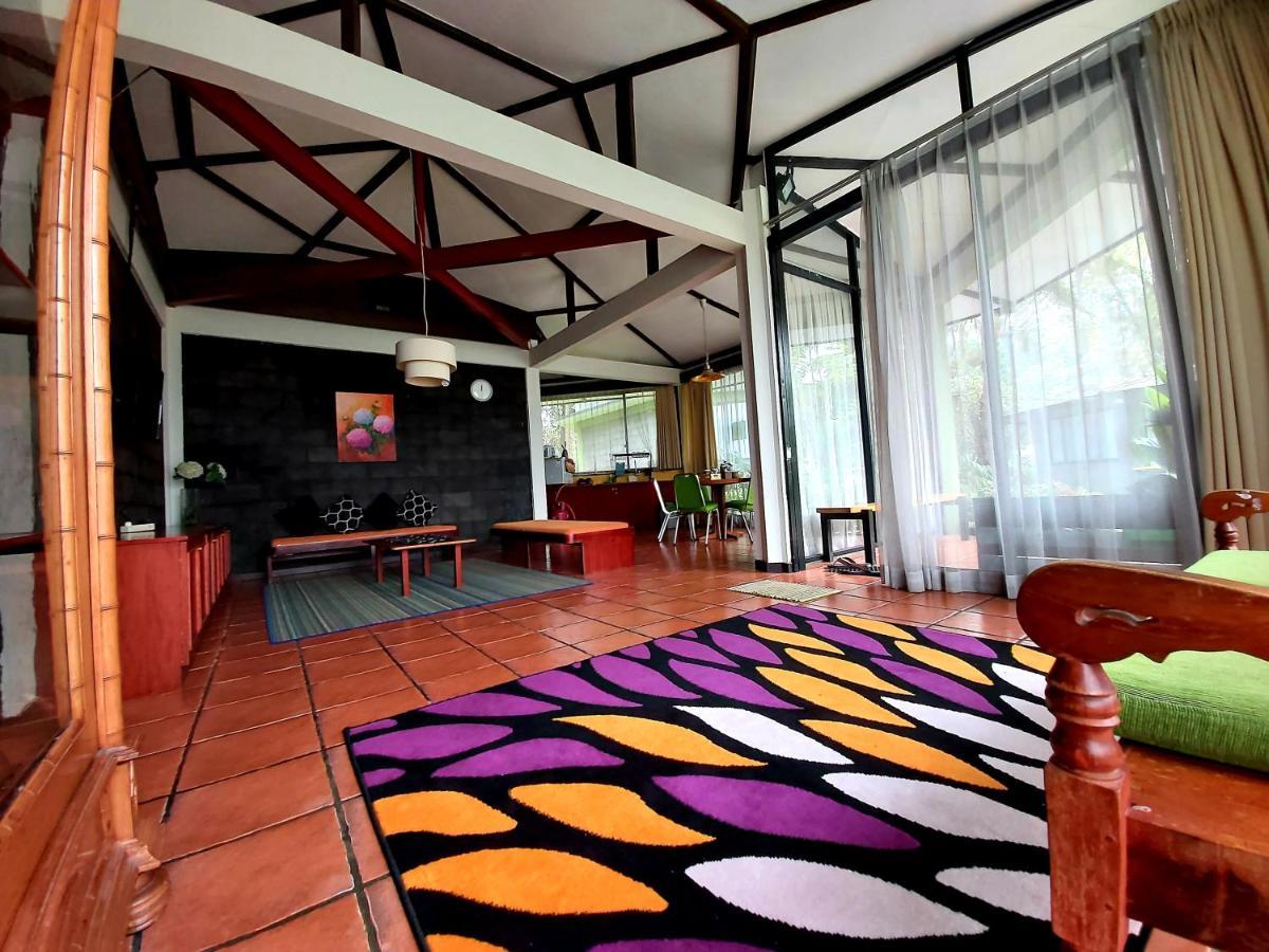 Vila Kolmas 59 Villa Bongkor Bagian luar foto